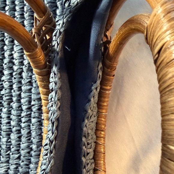 Elegant Blue Woven Handbag with Wooden Handles. Handles are gorgeous. - Picture 4 of 7